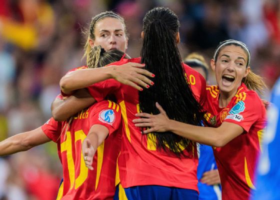 Italia 1 - 3 España: Imbatidas, a por Suiza
