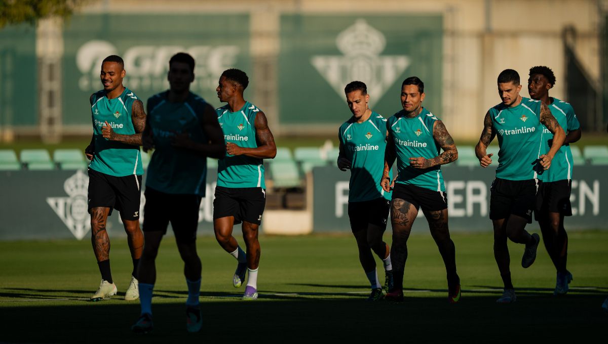 El reencuentro de Antony con la plantilla en una sesión con Junior Firpo