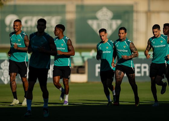 El reencuentro de Antony con la plantilla en una sesión con Junior Firpo