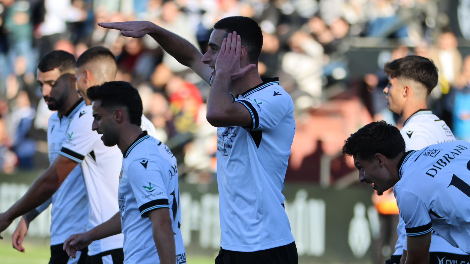 Granada, Córdoba, Ceuta, Mirandés y Sporting de Gijón pujan por el mismo fichaje