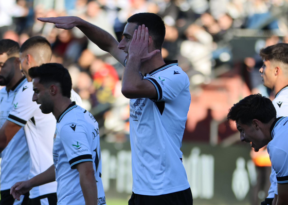 Granada, Córdoba, Ceuta, Mirandés y Sporting de Gijón pujan por el mismo fichaje