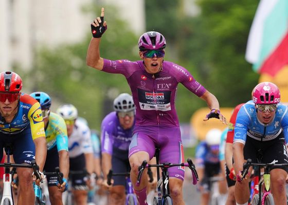 Paul Magnier echa el cierre a Bulgaria con doblete en el Giro de Italia