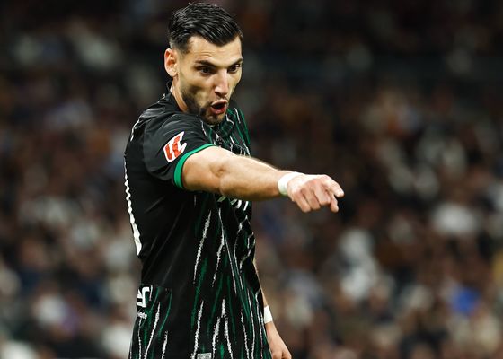 Rafa Mir, tras la victoria del Elche: "El recibimiento ha sido espectacular, quedan nueve finales y les necesitamos"