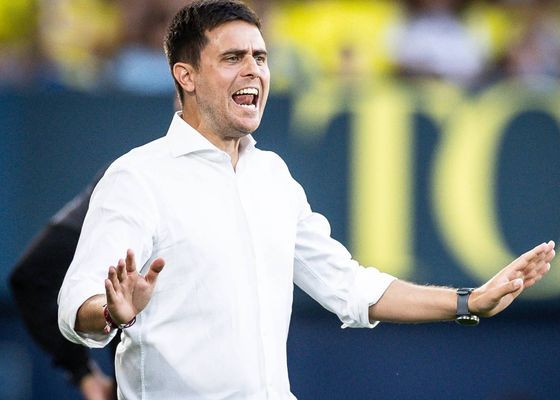 Lisci, entrenador de Osasuna, pide disculpas antes de recibir al Real Oviedo por lo que hizo ante la Real Sociedad en la Copa del Rey