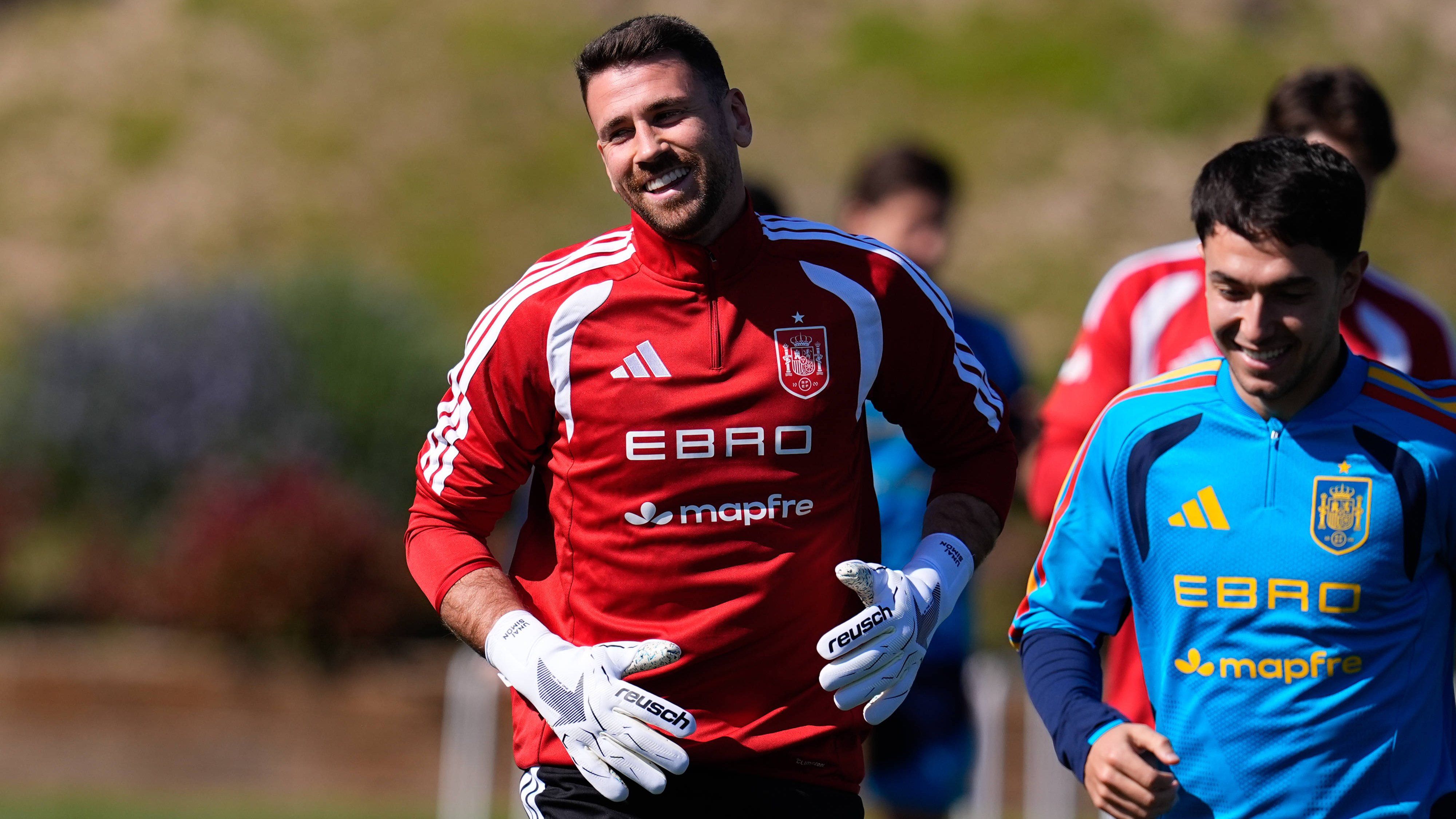 Unai Simón se moja con el debate de la portería en la selección española y apunta a Joan García: "Es el que más se acerca" 