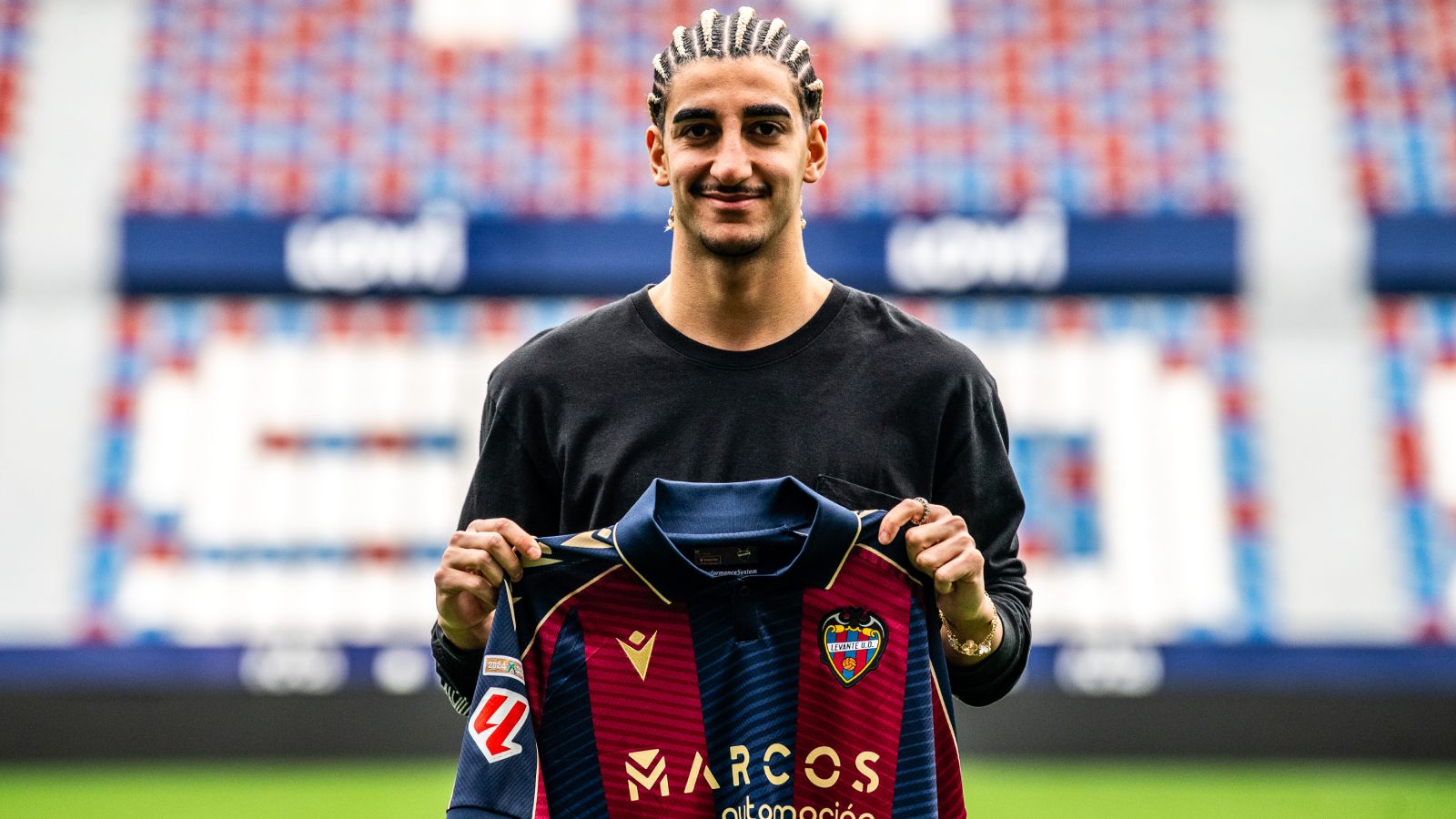 El Levante presenta a su nuevo fichaje para lograr la salvación, una joven estrella procedente del PSV