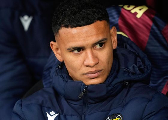 El choque entre Arriaga y Unai Simón en el Athletic-Levante se queda en un susto