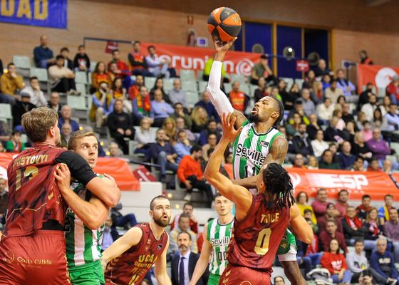 76-72: El Betis Baloncesto renace, pero no completa la remontada en Murcia