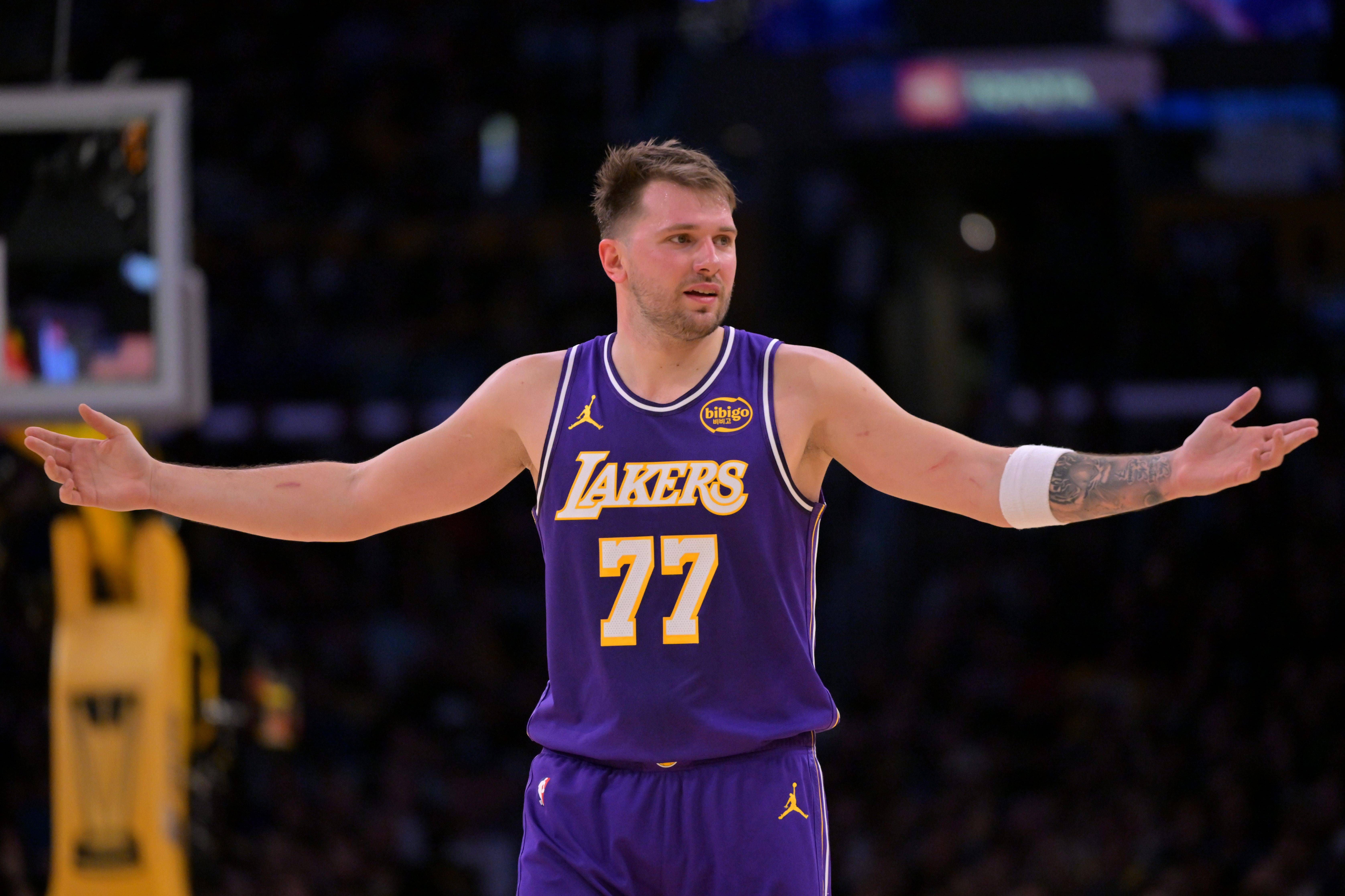 Los Lakers, a la calle, pese a Doncic y LeBron