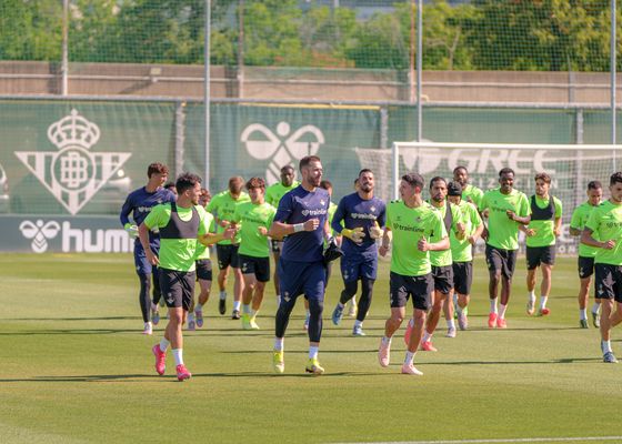 Sabaly entrena al margen en una sesión sin Johnny Cardoso