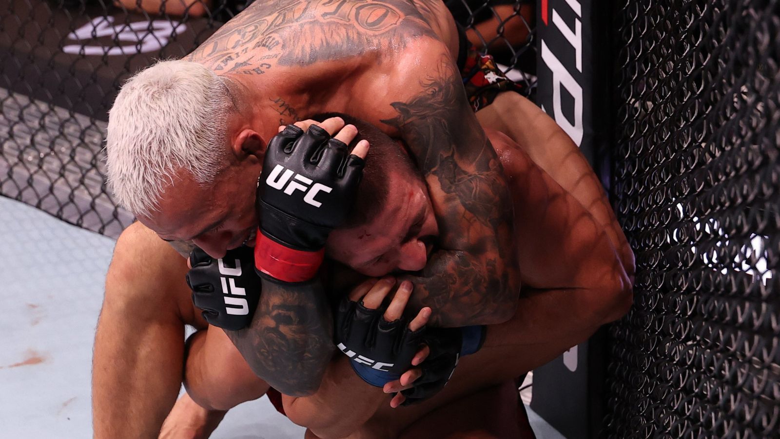 UFC 326 | Cartelera completa y donde ver hoy por TV en España la velada con Max Holloway y Charles Oliveira como combate estelar