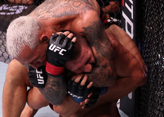 UFC 326 | Cartelera completa y donde ver hoy por TV en España la velada con Max Holloway y Charles Oliveira como combate estelar