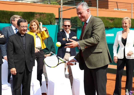 José Luis Sanz, presente en la inauguración de la tierra batida en el Real Club Tenis Betis