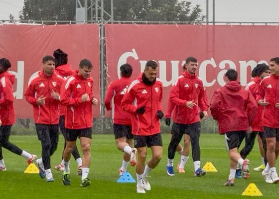 Nico Guillén protagoniza una sesión pasada por la intensa lluvia