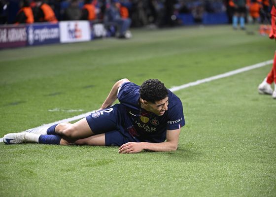 Achraf Hakimi se rompe y mete en problemas a Luis Enrique: baja confirmada para el Bayern - PSG