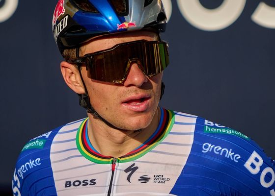 Lío en la Volta a Catalunya: Remco Evenepoel acaba por los suelos y Jonas Vingegaard renuncia por sorpresa