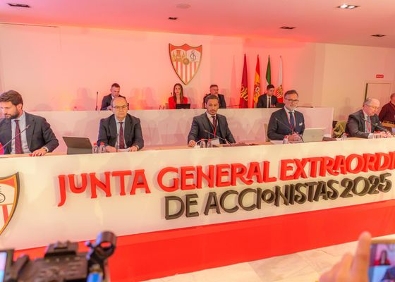 Junta General Extraordinaria de Accionistas del Sevilla FC en directo: protagonistas, puntos del orden del día, cuentas, votaciones, reacciones...