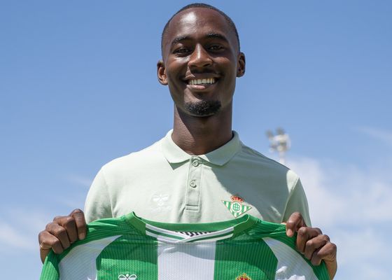 El Betis remata el mercado de fichajes con un central "para el filial... y el primer equipo"
