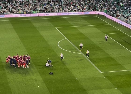 El incidente en la previa del derbi entre un utillero del Sevilla y un recogepelotas del Betis