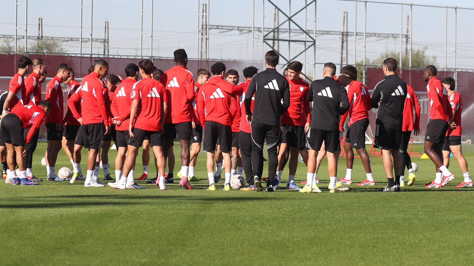 Baja notable en el Sevilla sin consecuencias y malos augurios con Kike Salas de cara al Valencia