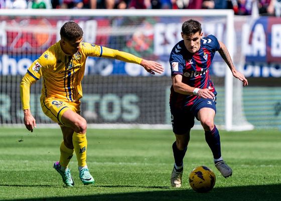 Cobra fuerza su fichaje por varios equipos de Segunda División