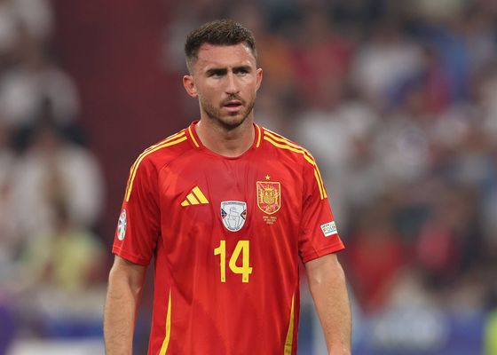 Cargan con dureza contra Laporte