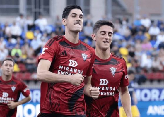 La Real Sociedad sonríe con Carlos Fernández: en sus mejores números como profesional