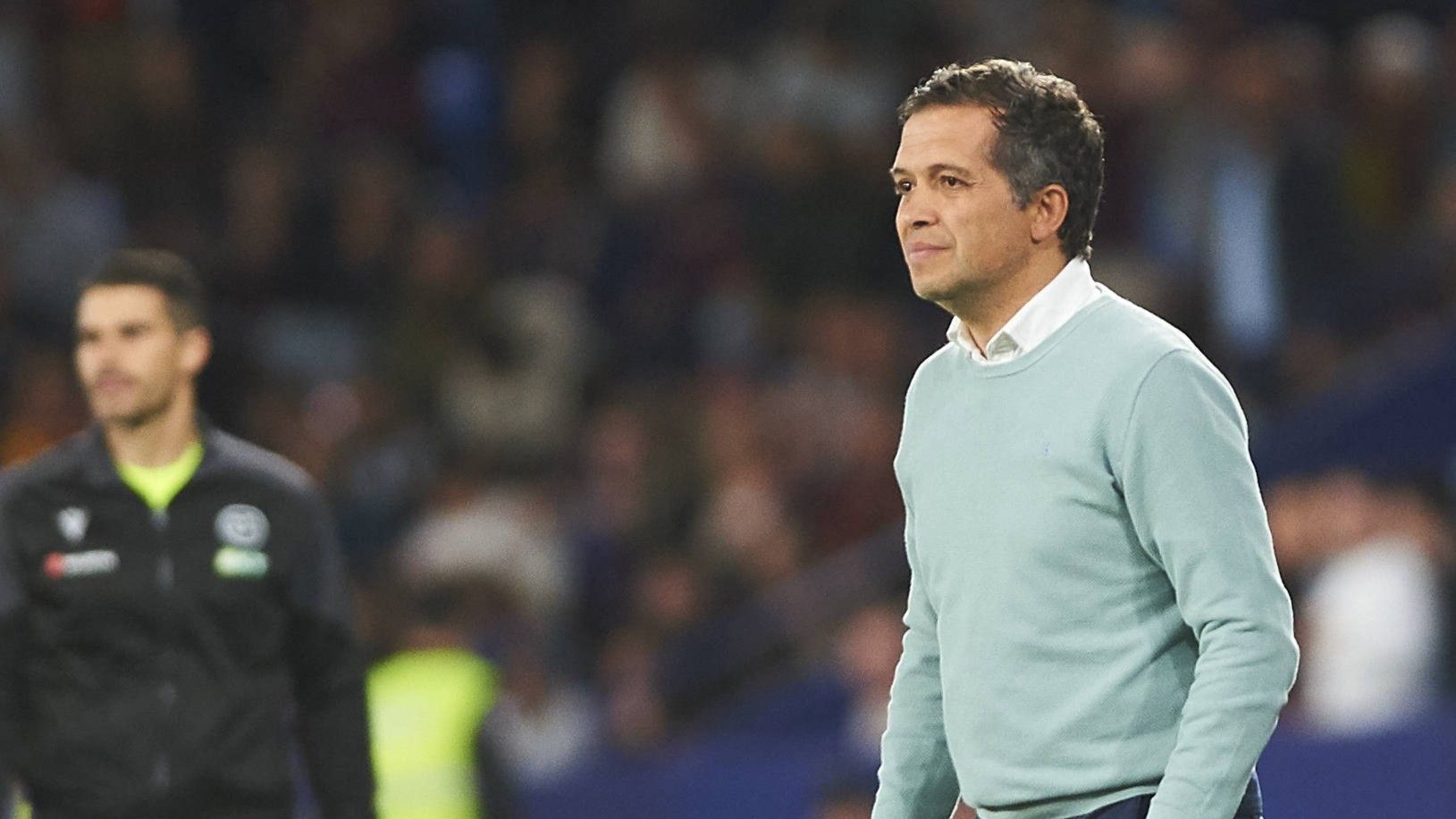 Luis Castro no se confía y manda un aviso al Levante: "Es importante llegar a la jornada 38 fuera, no ahora"