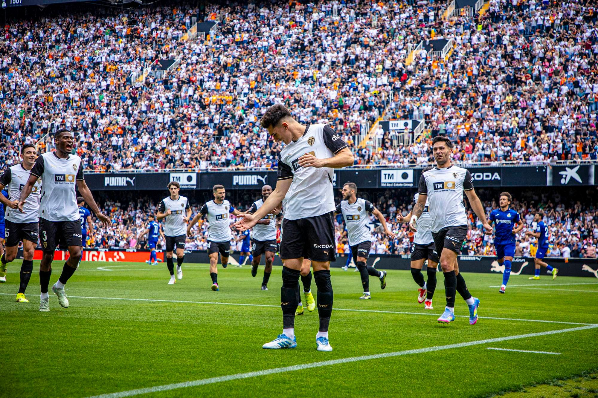 El Valencia arrasa en el Johan Cruyff