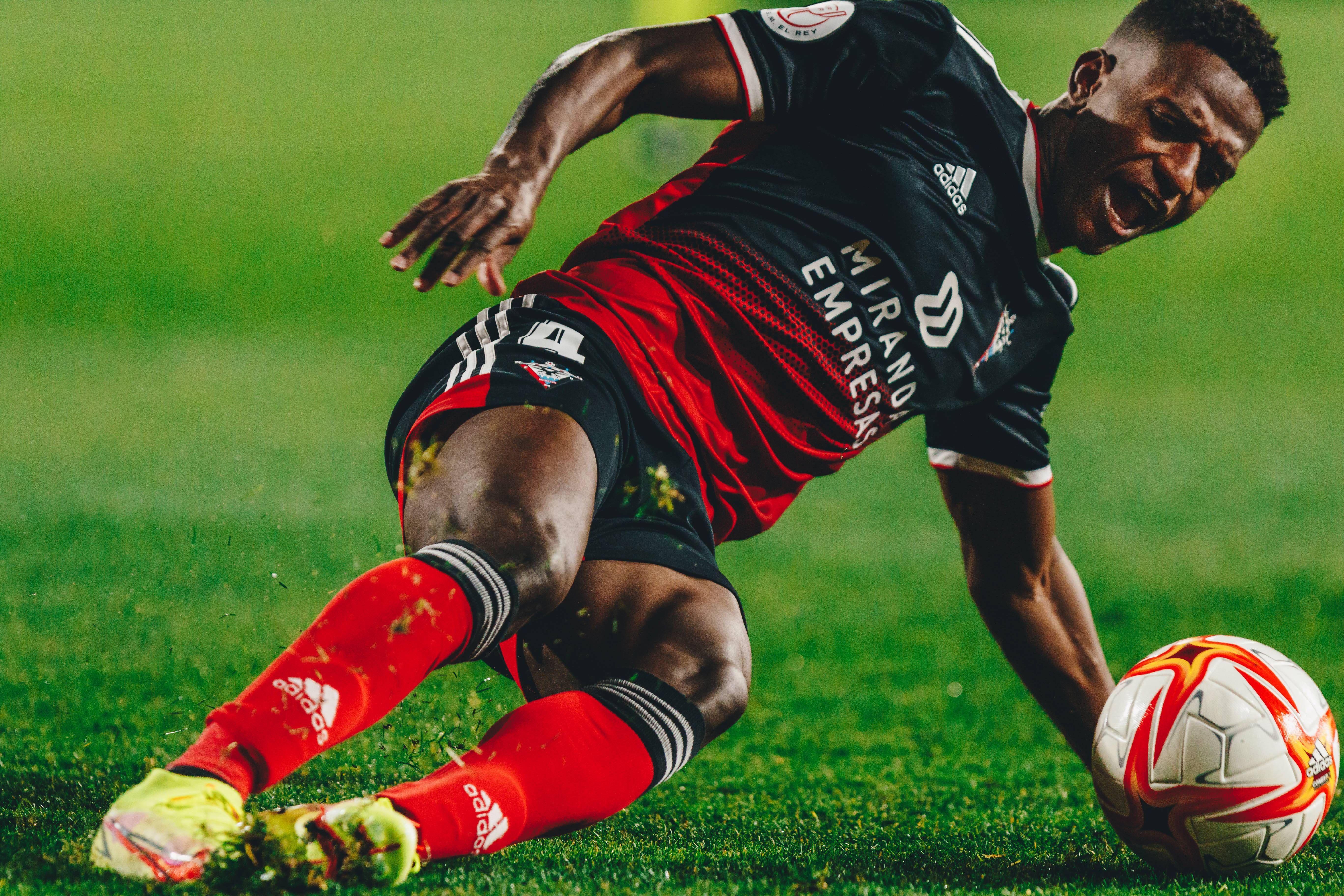 El Burgos quiere comprar a Anderson Arroyo