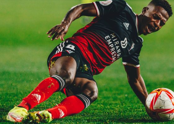 El Burgos quiere comprar a Anderson Arroyo