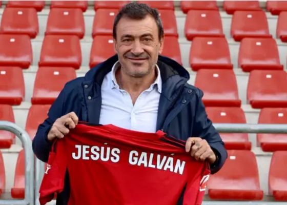 Jesús Galván admite que estuvo cerca de ser entrenador del primer equipo del Sevilla FC: "Hubo reuniones"