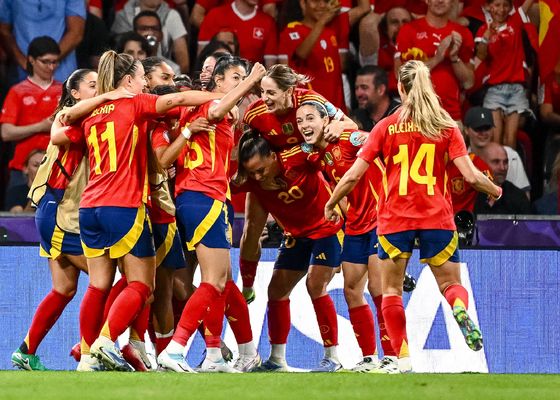 España 2 - 0 Suiza: el talento individual otorga a 'La Roja' sus primeras semifinales en una Eurocopa femenina