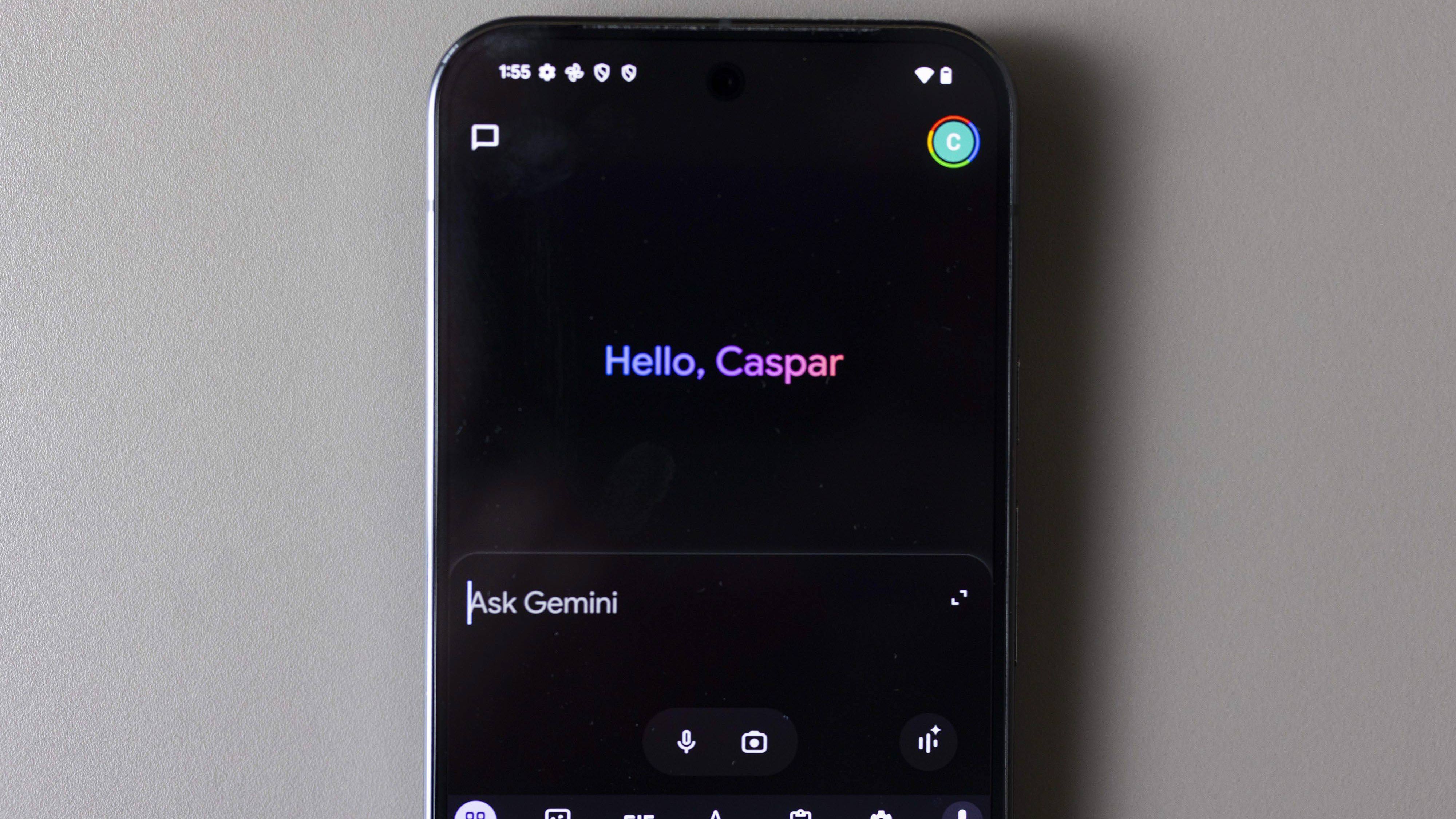 La IA de Google mete la nariz en tus chats de WhatsApp: así funciona y cómo librarte de ello