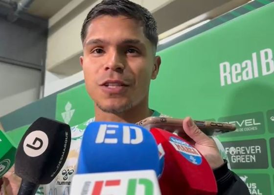 "Quiero hacer historia en el Betis": el Cucho Hernández, eufórico tras vivir "una noche mágica"