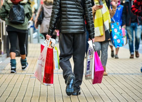 Solo un 30% de los productos baja realmente de precio en Black Friday, según un informe de la OCU