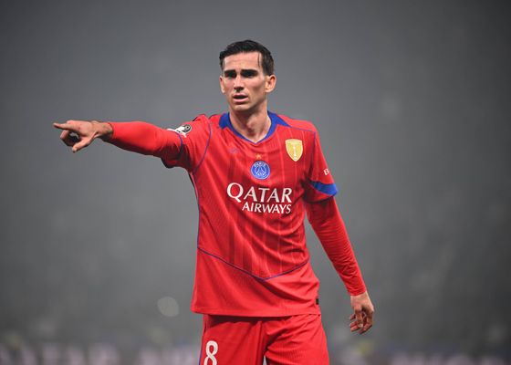 La rodilla de Fabián mantiene en vilo al PSG y a la Selección Española