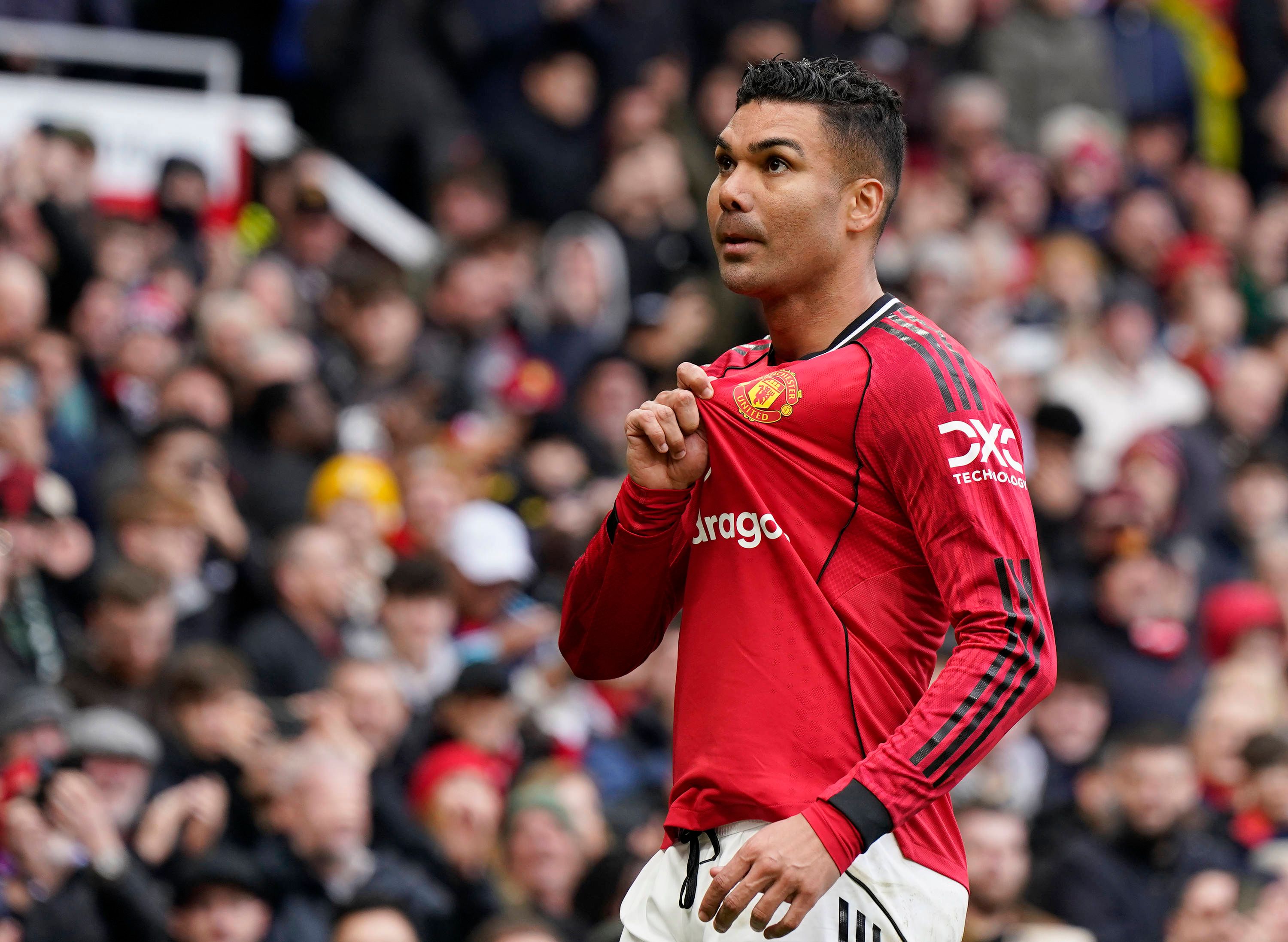 Old Trafford clama por Casemiro: "un año más" para el brasileño