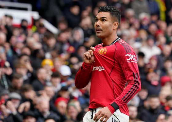 Old Trafford clama por Casemiro: "un año más" para el brasileño