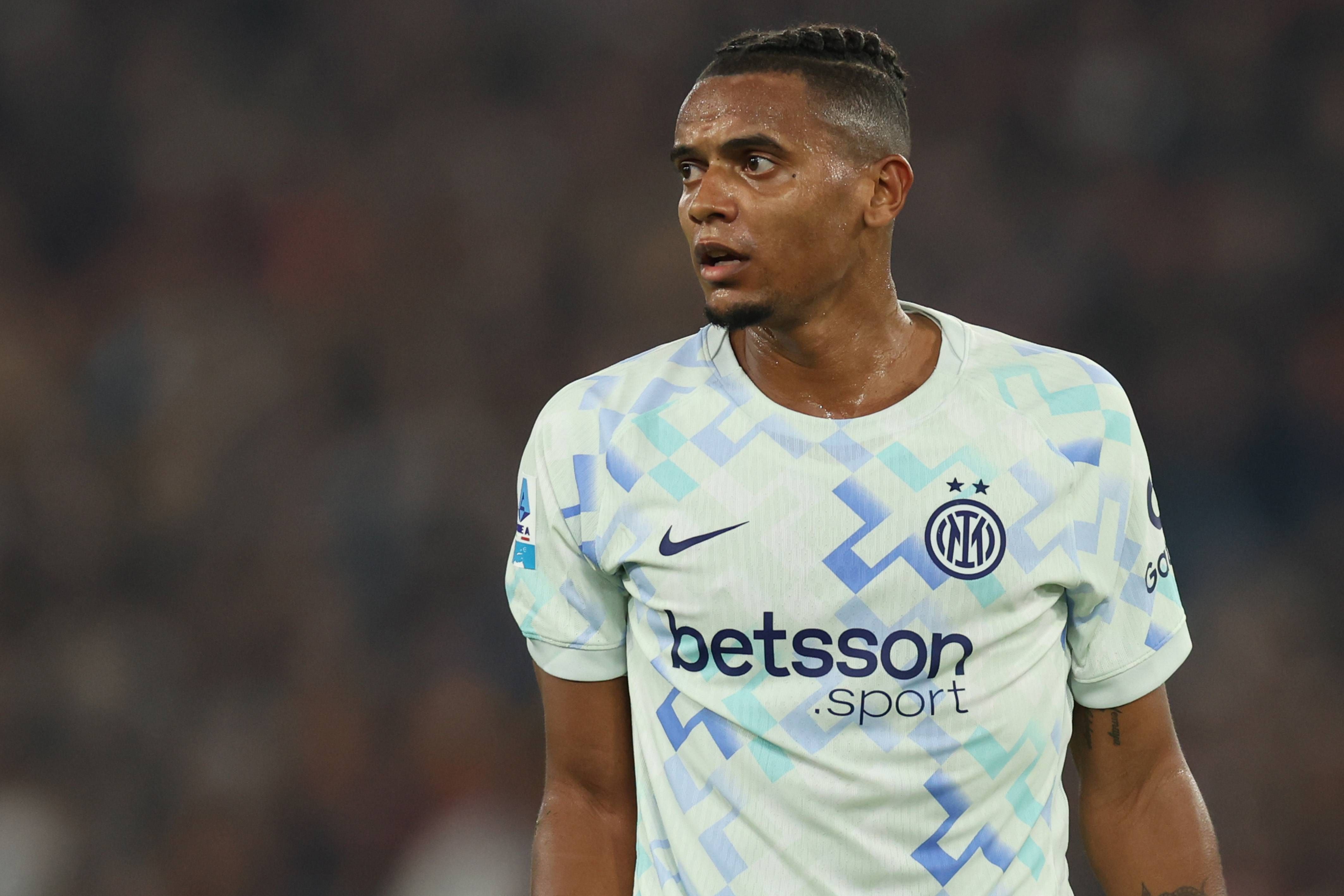 Akanji habla sin tapujos de su regreso al Manchester City