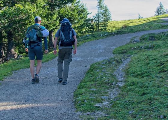 Imprescindibles para ir de excursión a la montaña y el campo en verano