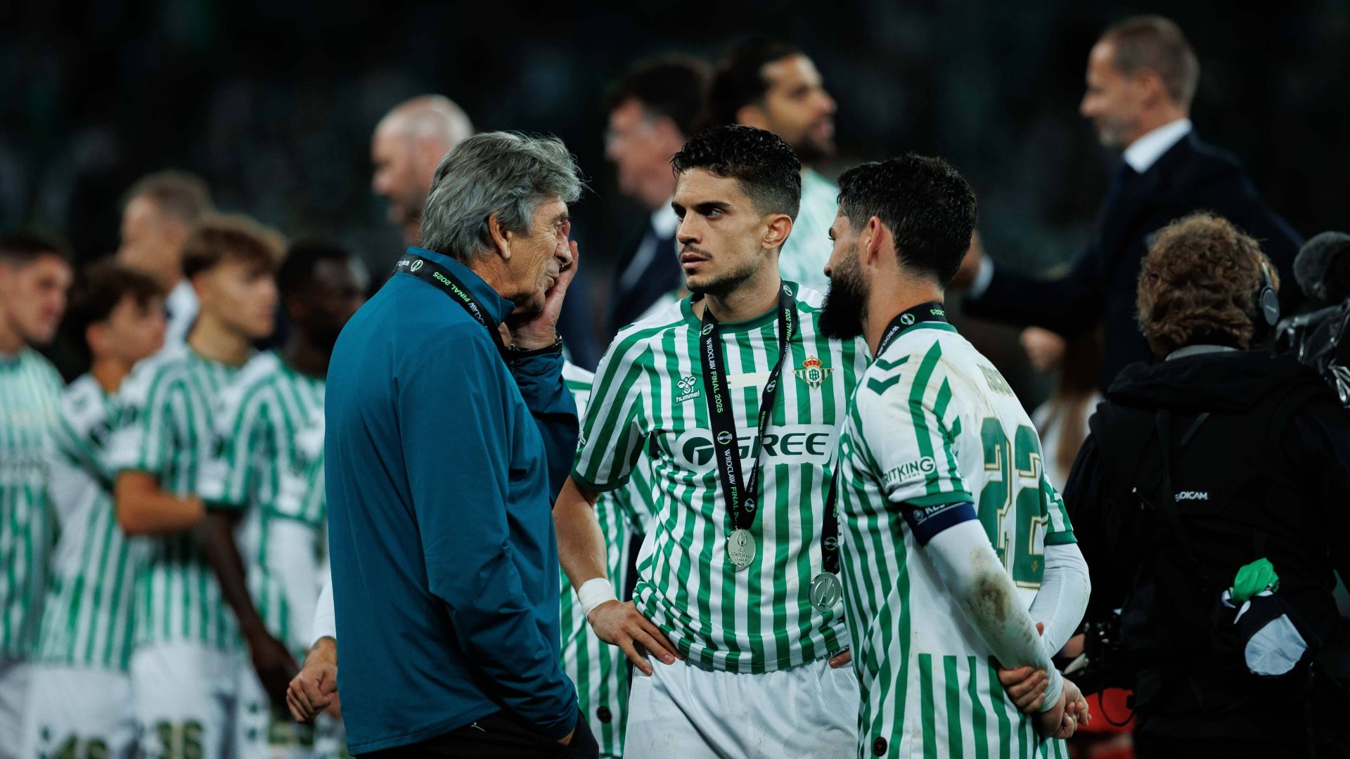 Los planes de Marc Bartra, a un año de acabar su contrato con el Real Betis: ﻿"Se me pone la piel de gallina"
