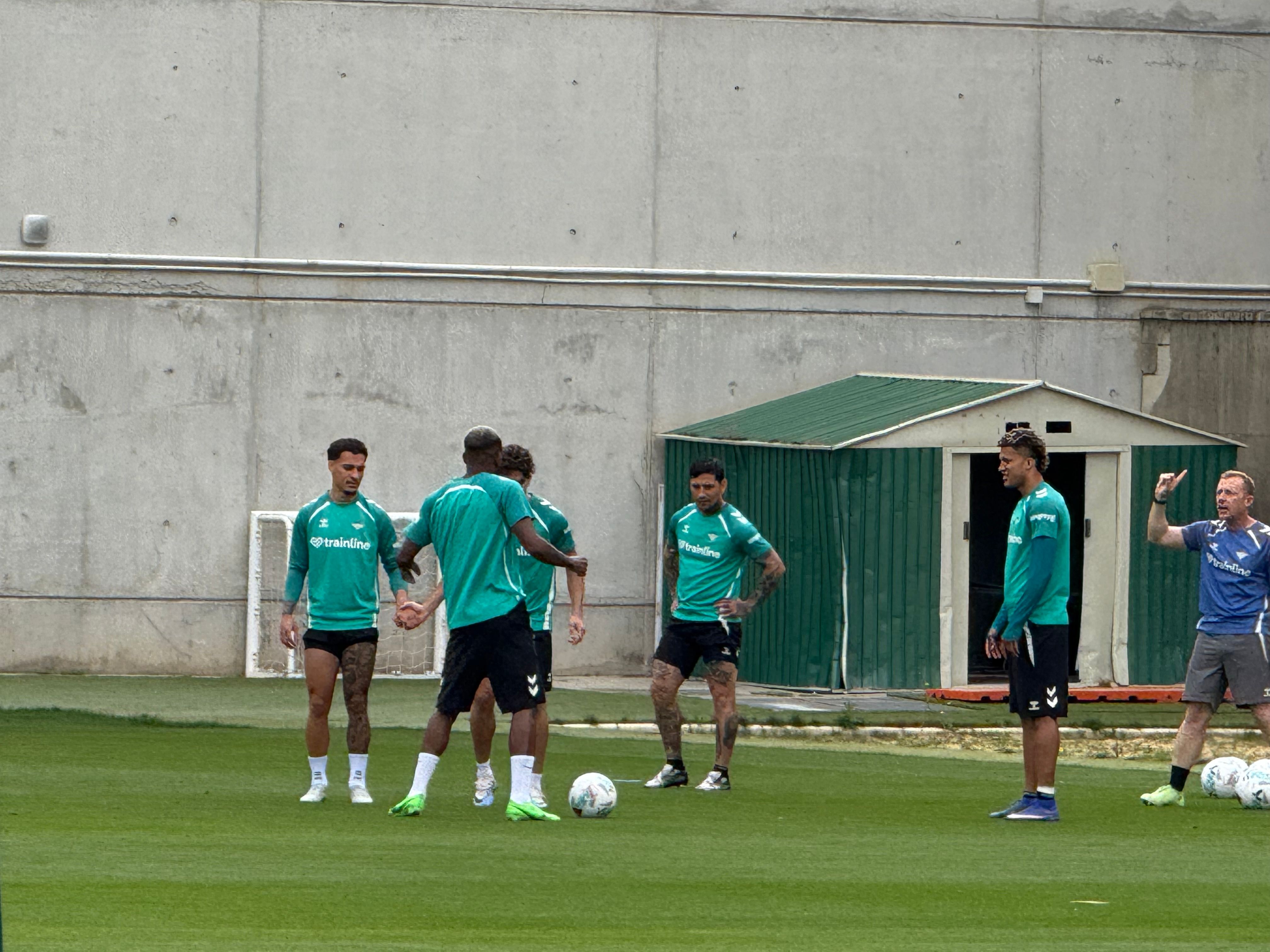 Una nueva sesión en el Betis por el sueño de la Champions League con Isco y sin novedades