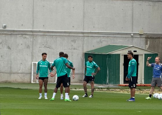 Una nueva sesión en el Betis por el sueño de la Champions League con Isco y sin novedades