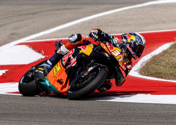 Pedro Acosta saca las pegatinas a Marc Márquez y Jorge Martín