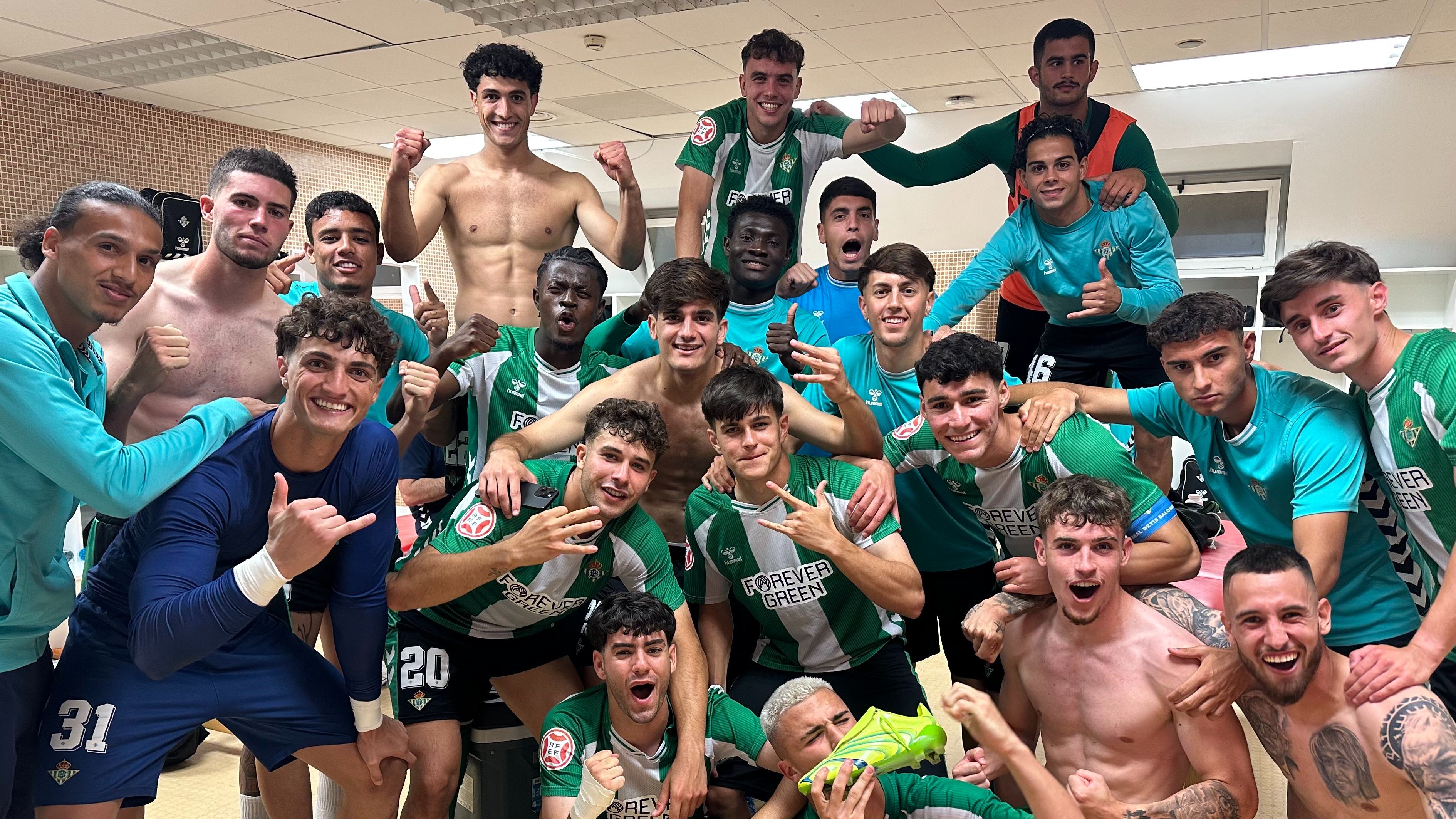 Murcia 1-2 Betis Deportivo: Se aferra a sus últimas opciones de salvación