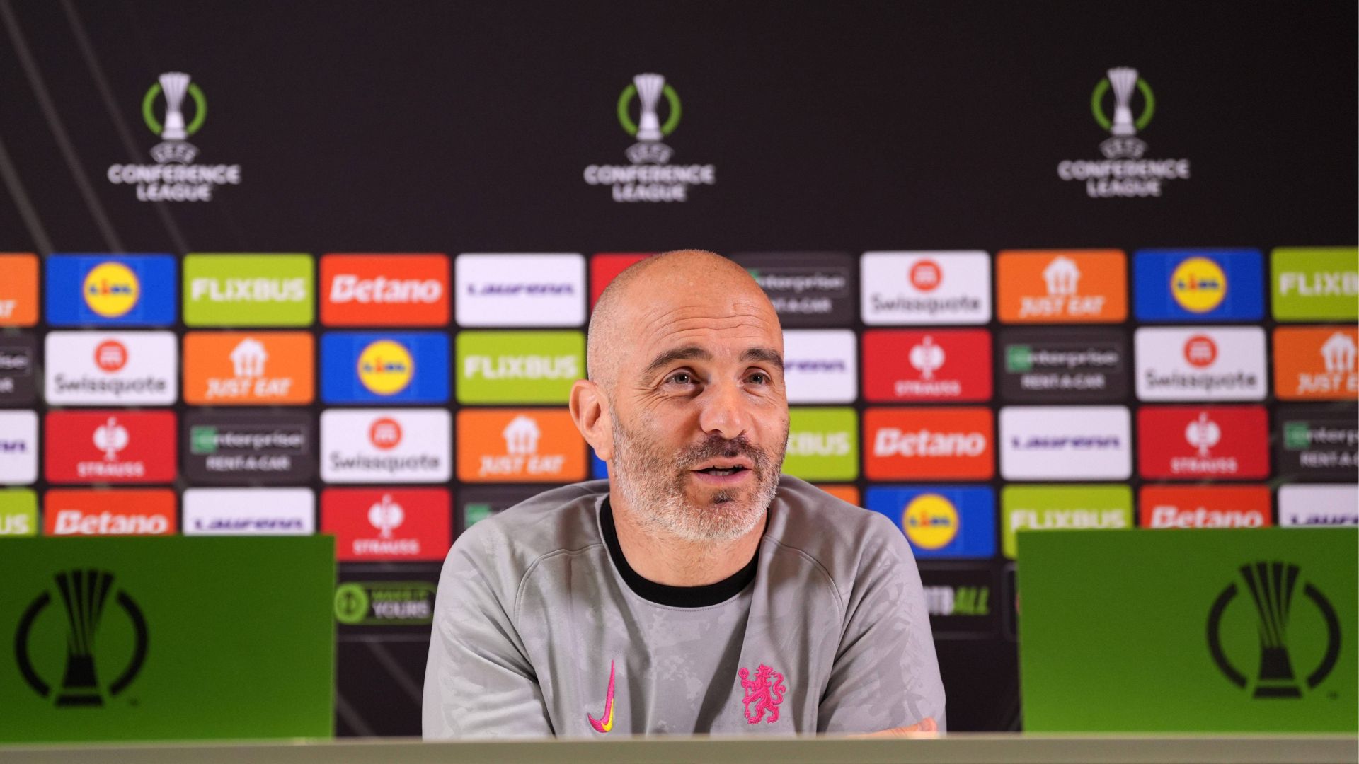 El corazón dividido de Maresca en el Fiorentina - Betis y el valor de la Conference League