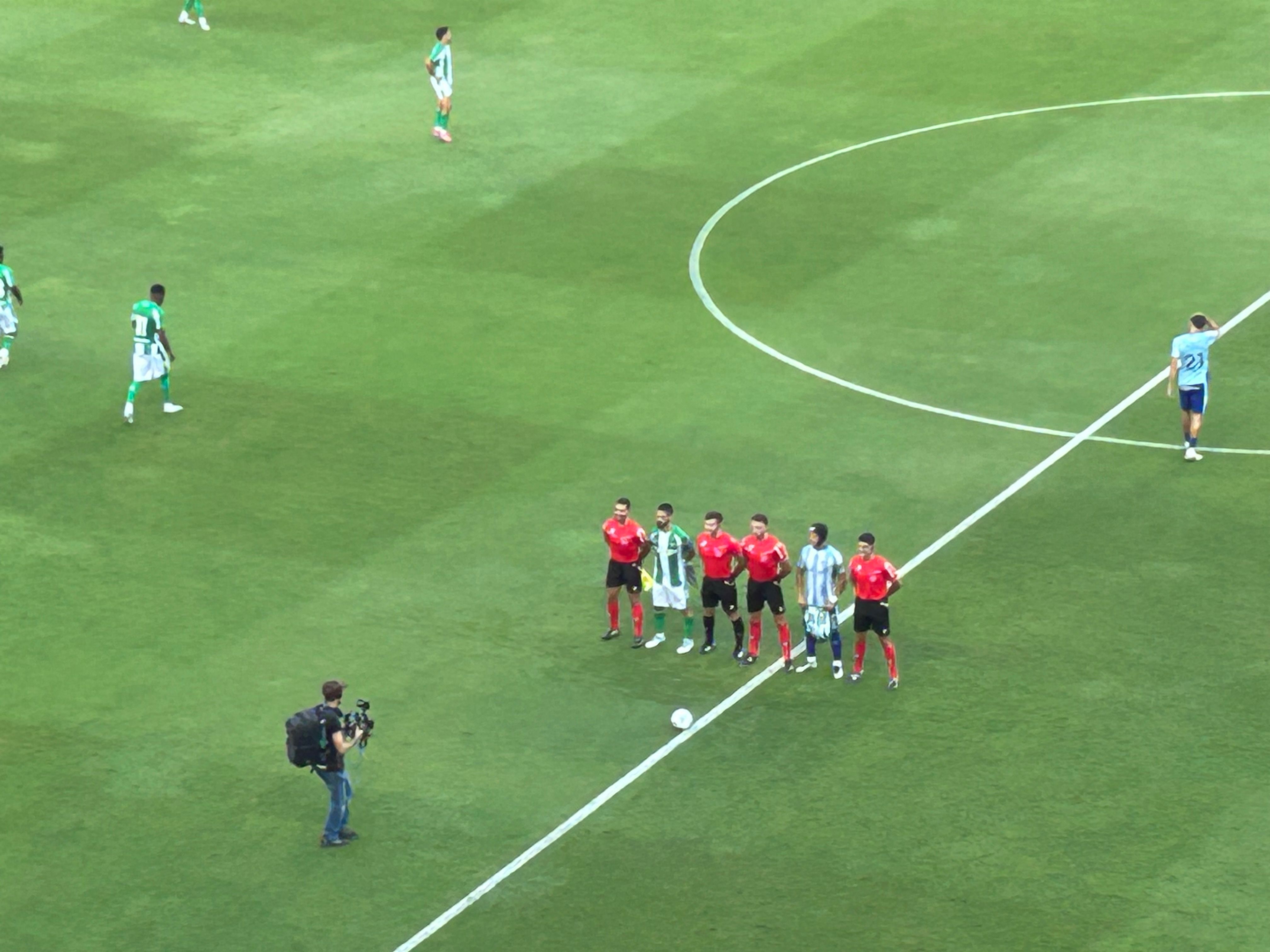 Detenido el Málaga - Betis por una asistencia sanitaria