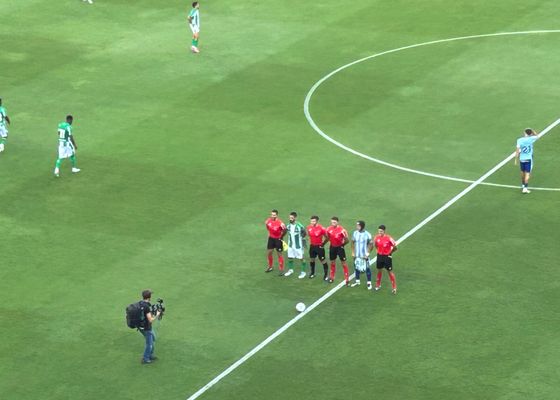 Detenido el Málaga - Betis por una asistencia sanitaria