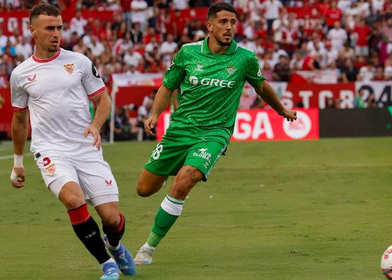 La afición se moja, Real Betis o Sevilla FC: el equipo que mejor llega al Gran Derbi
